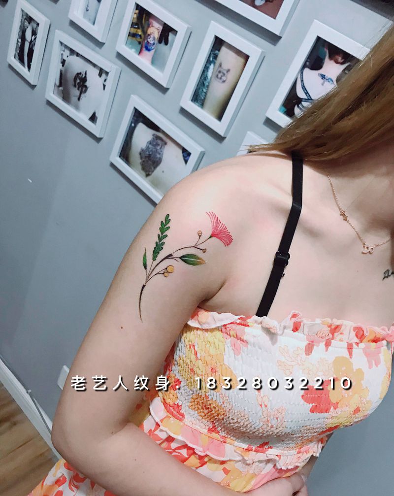 合欢花纹身图片_胸部肩部纹身图案