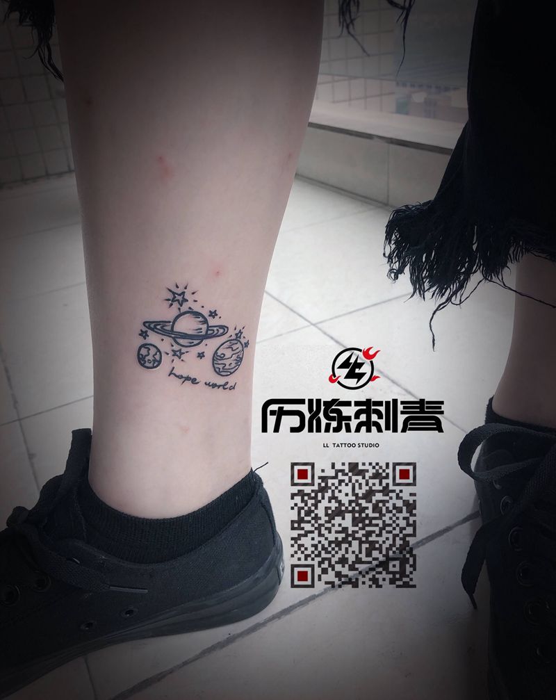 星球纹身图片_腿部几何纹身图案