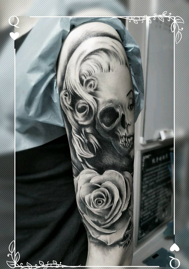 丑美一念间纹身图片