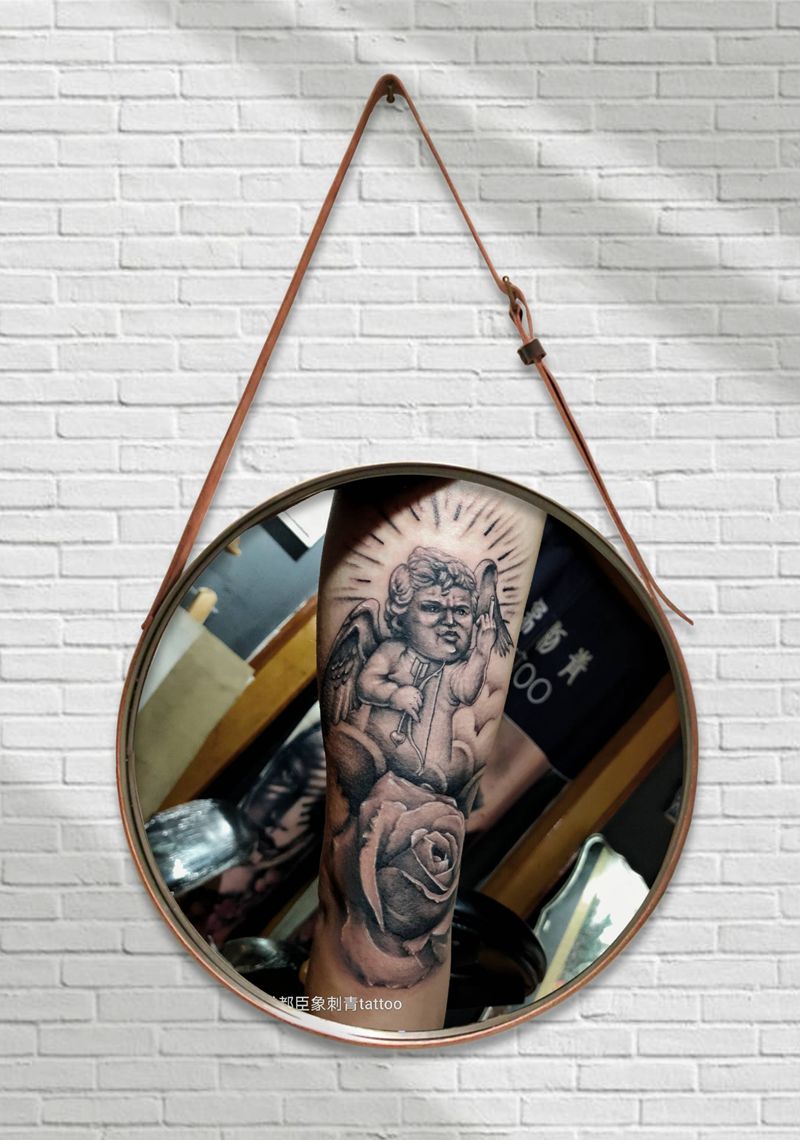 丘比特纹身图片_欧美写实小天使纹身图案