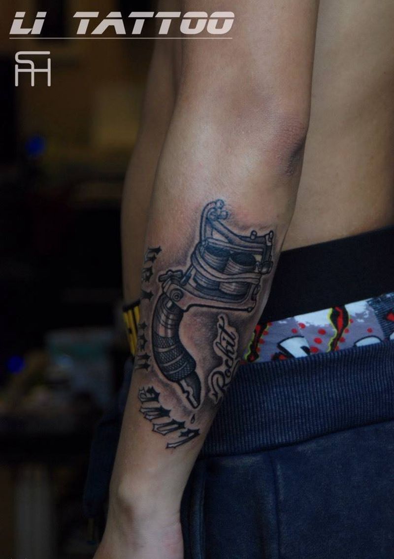 小臂欧美风纹身图片