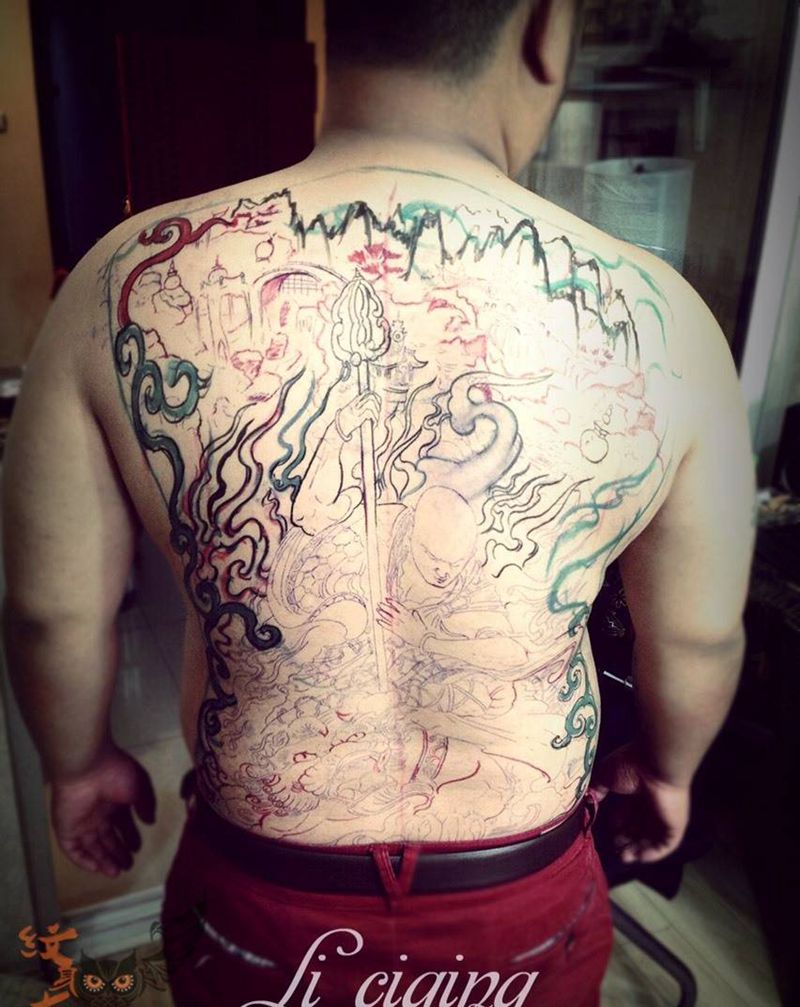 满背工作照纹身图片