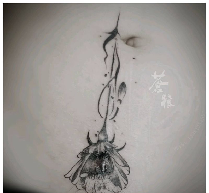 花纹身图片_腹部纹身图案