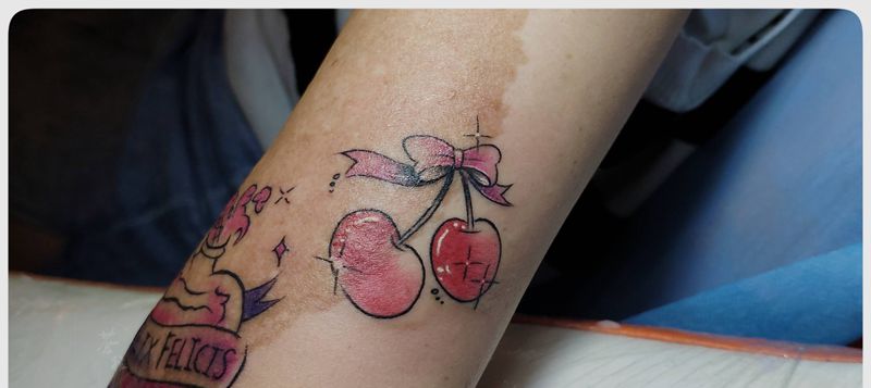 樱桃纹身图片_手部纹身图案