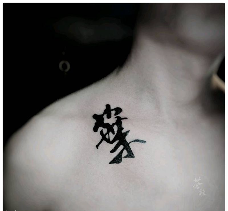 文字纹身图片_颈部纹身图案