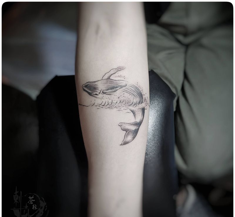鱼纹身图片_手部纹身图案