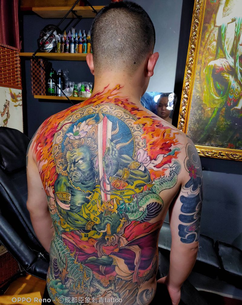 不动明王纹身图片_背部新传统水彩纹身图案