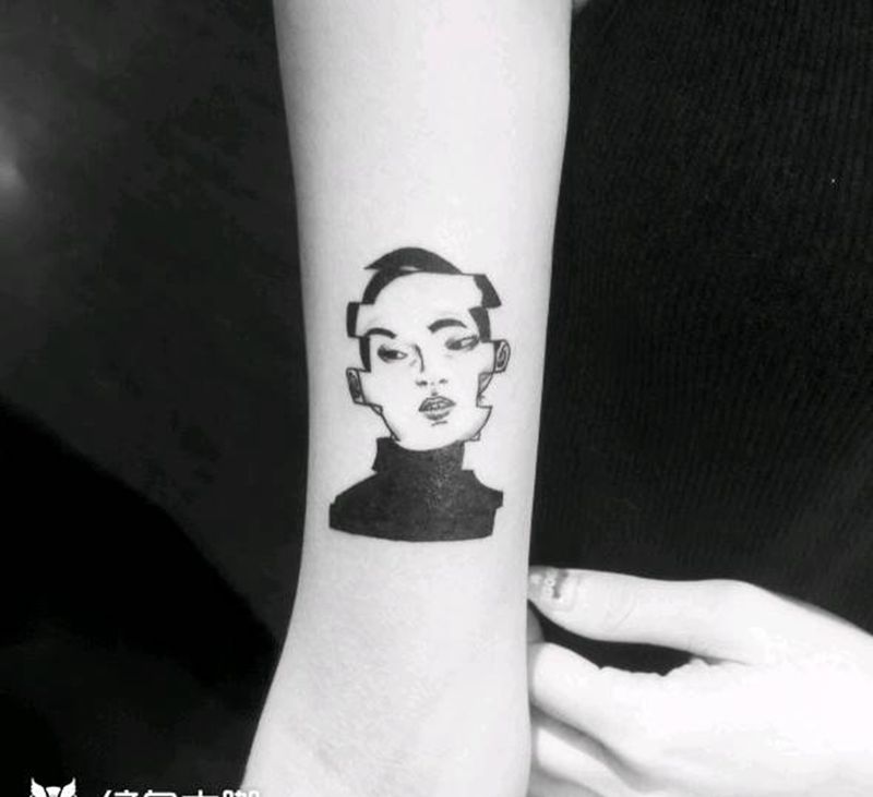 女人纹身图片_颈部胸部背部臀部手臂腿部手部欧美人物成品纹身图案