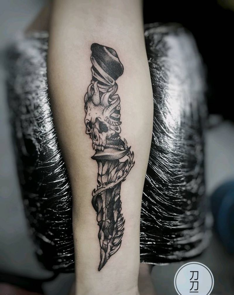 匕首纹身图片_手臂点刺纹身图案