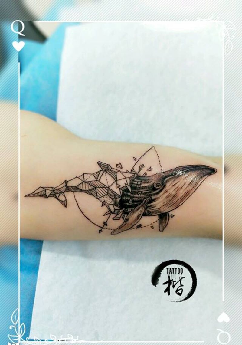 几何点刺纹身图片