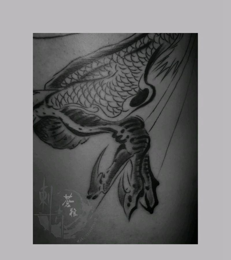 龙爪纹身图片