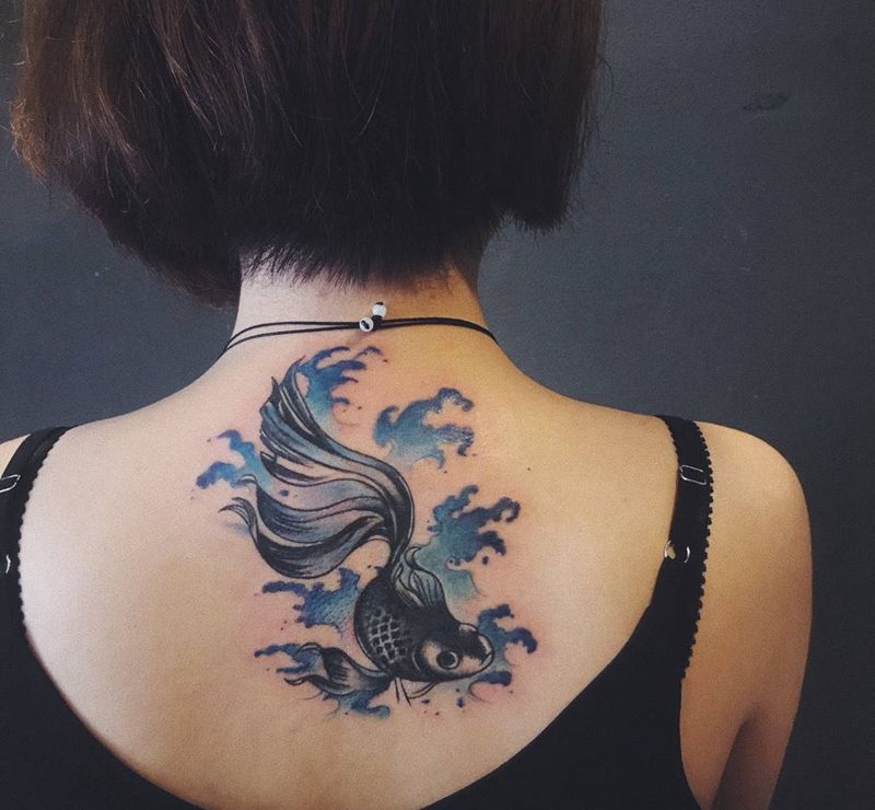 金鱼纹身图片_成品腿部手臂背部清新动物纹身图案