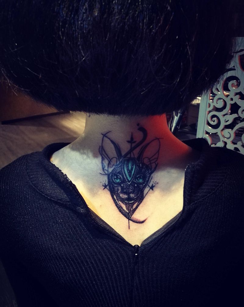猫纹身图片_颈部欧美动物纹身图案