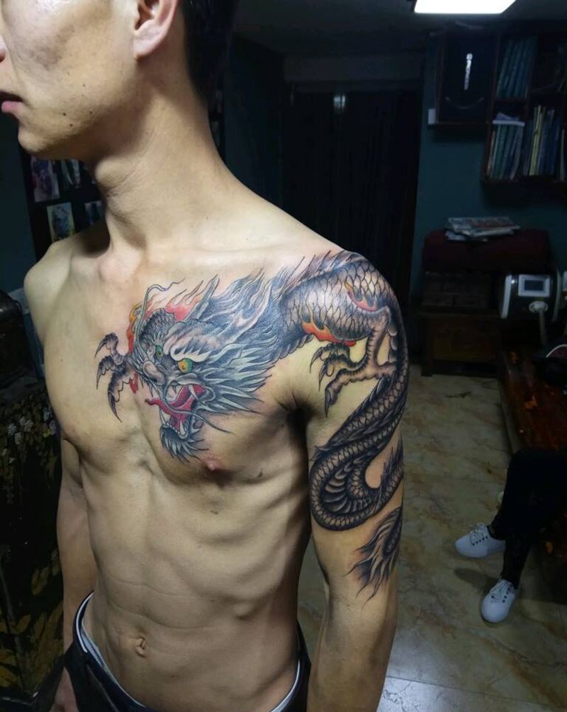 过肩龙纹身图片