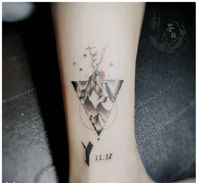 火山纹身图片_腿部纹身图案