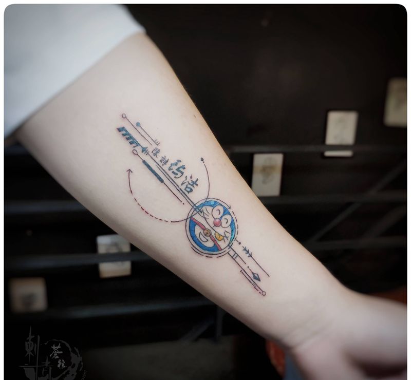 蓝胖子纹身图片_手部纹身图案