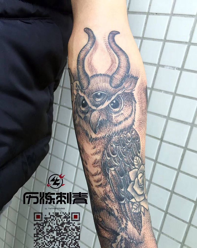 点刺猫头鹰纹身图片