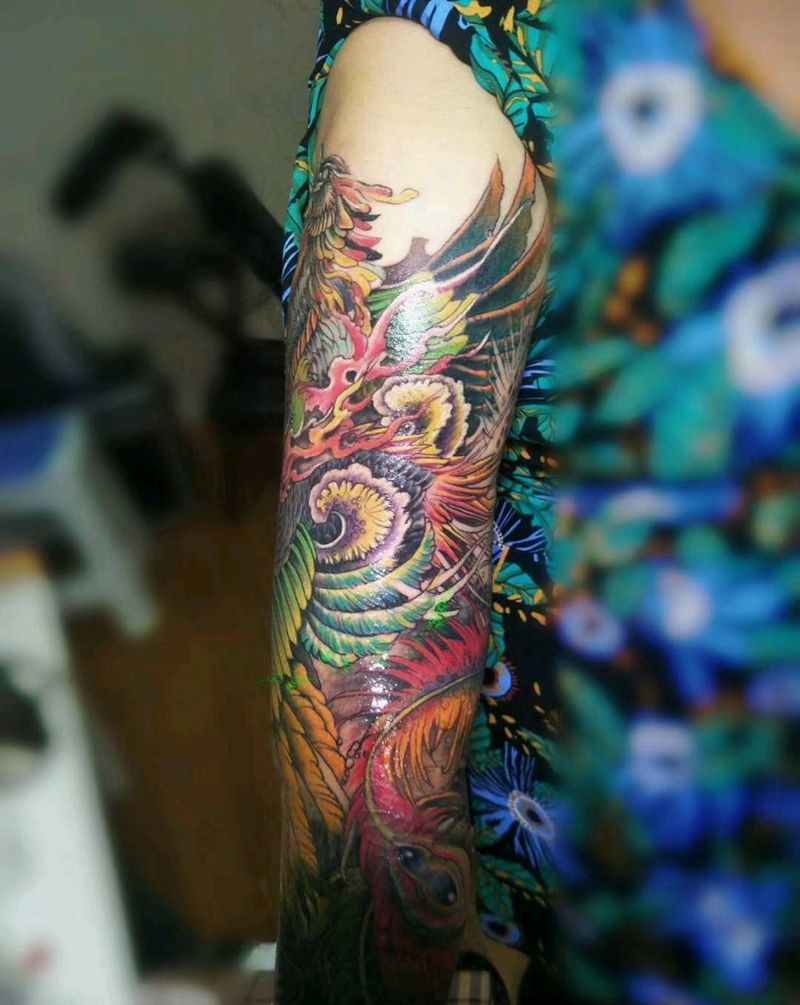 凤凰纹身图片_手臂新传统凤凰纹身图案