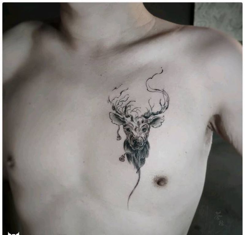 麋鹿纹身图片_胸部纹身图案
