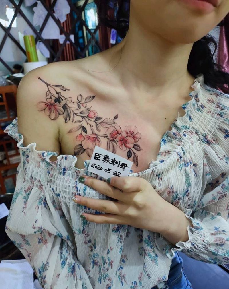 花纹身图片_胸部新传统花纹身图案