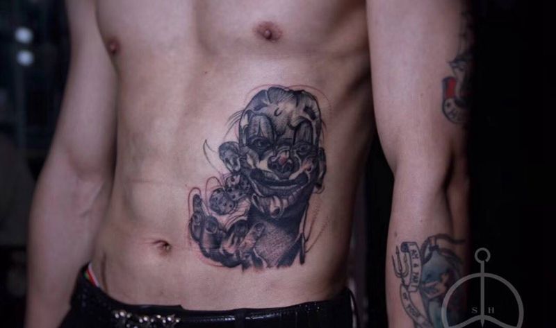 小丑纹身图片_腹部欧美人物成品纹身图案