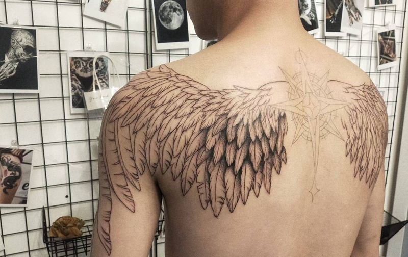 未完成，下次继续。纹身图片_背部点刺翅膀。纹身图案