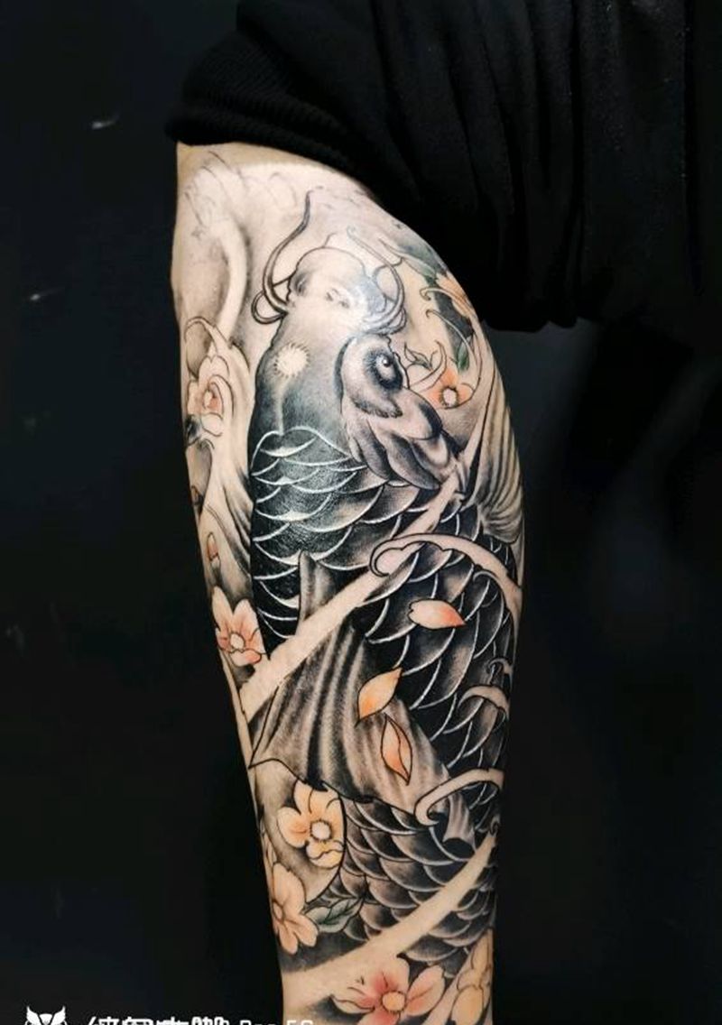 鲤鱼纹身图片_腿部新传统纹身图案