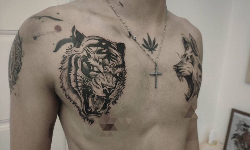 狼与虎纹身图片_胸部纹身图案