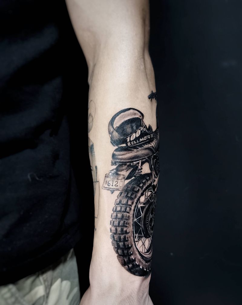 机车纹身图片_手臂欧美写实纹身图案