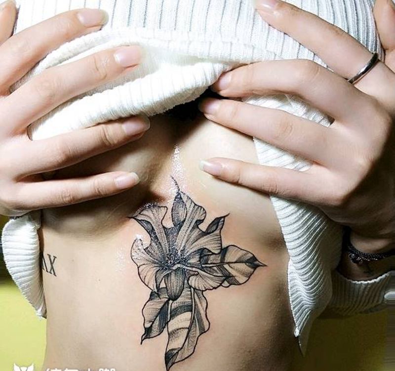 花纹身图片_背部腹部纹身图案