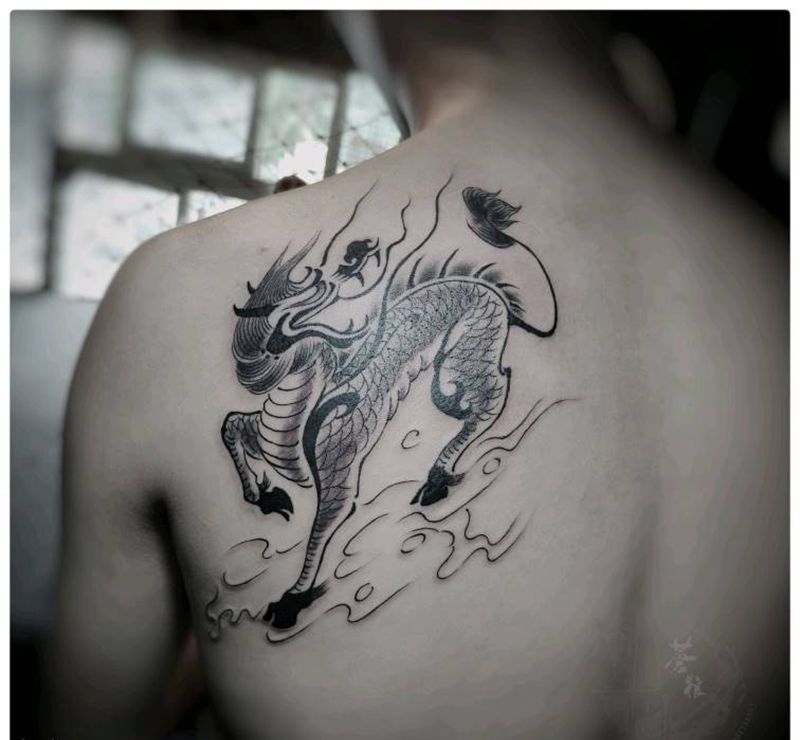 麒麟纹身图片_背部纹身图案