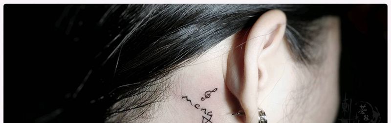 小英文纹身图片_颈部纹身图案