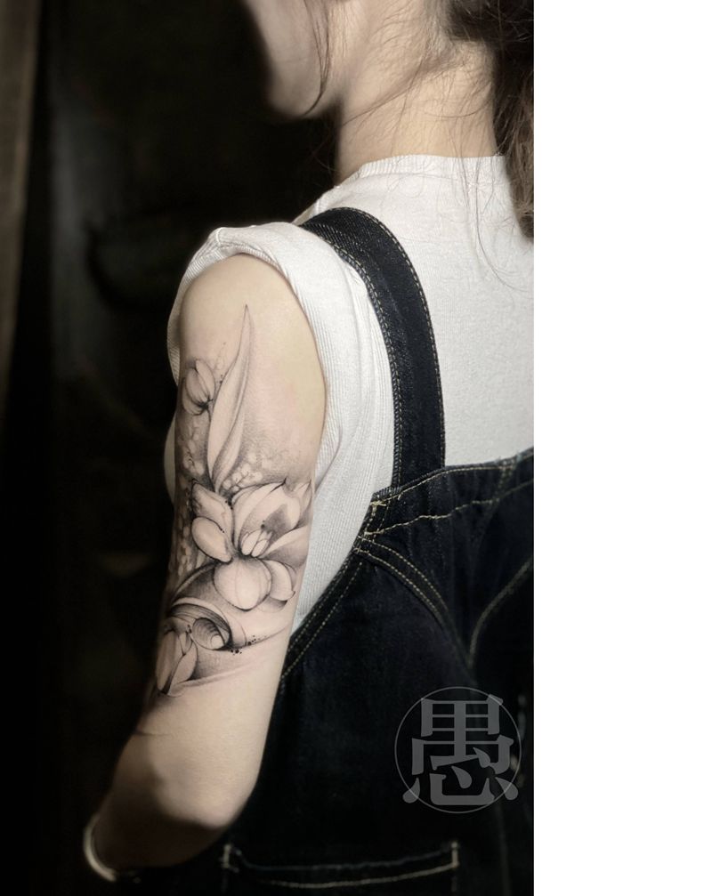 郁金香纹身图片_手臂水墨纹身图案