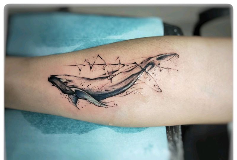 鲸纹身图片_手臂纹身图案