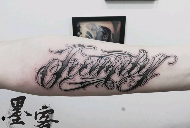 花体字纹身图片_手臂纹身图案