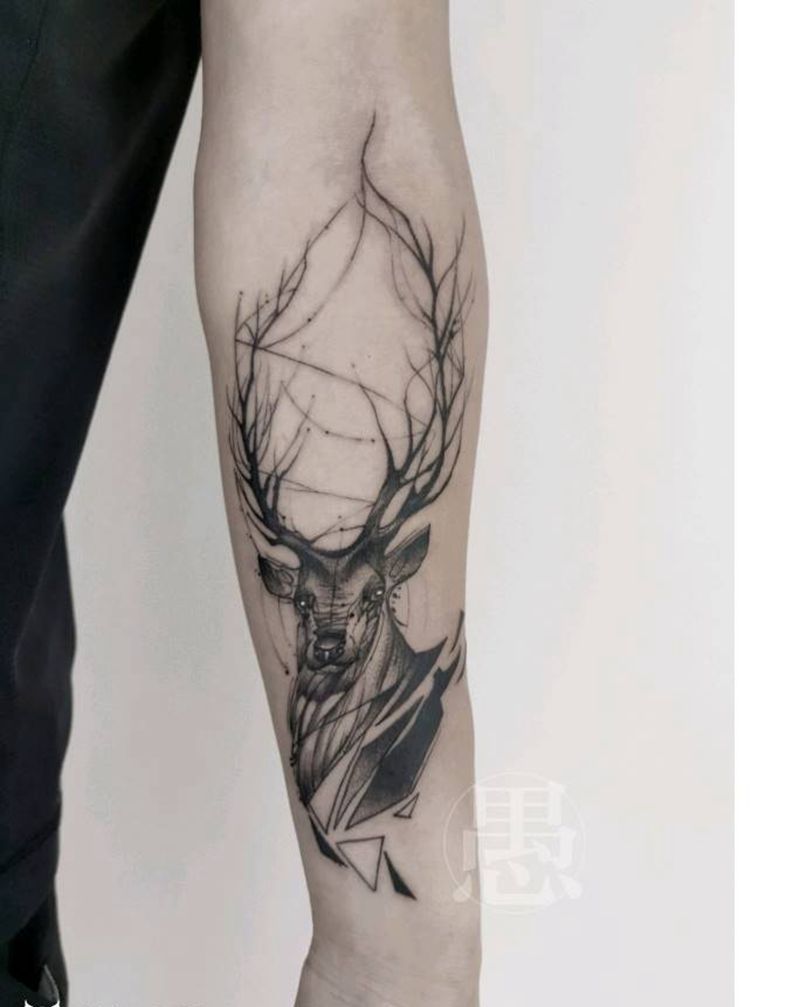 鹿纹身图片_手臂纹身图案