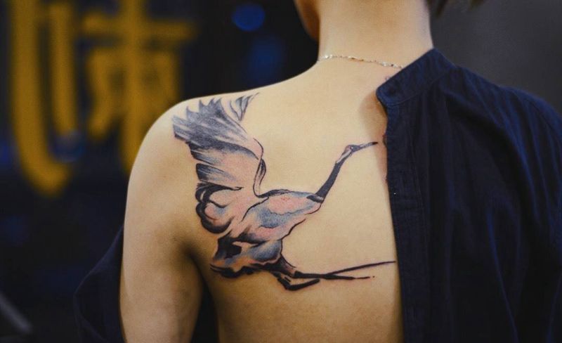 鹤纹身图片_背部水彩纹身图案