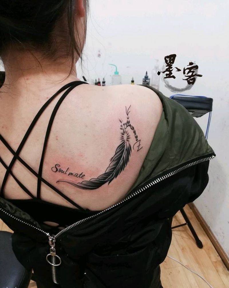 羽毛纹身图片_肩部纹身图案