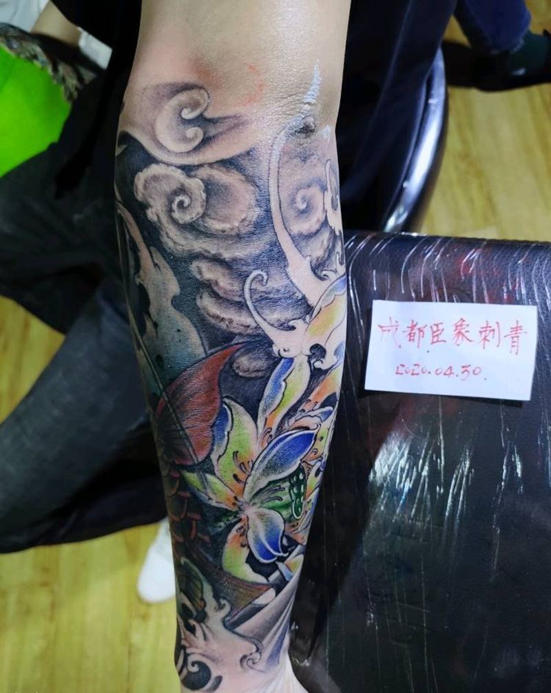 小臂锦鲤修改纹身图片_手臂新传统纹身图案