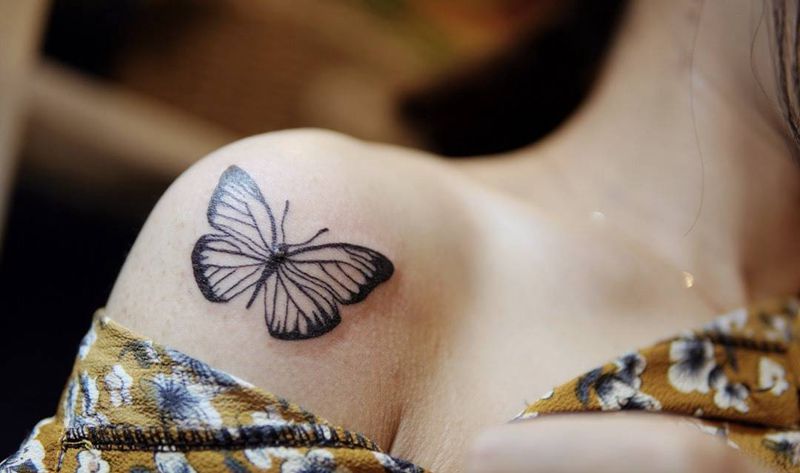 蝴蝶纹身图片_动物成品肩部背部清新纹身图案