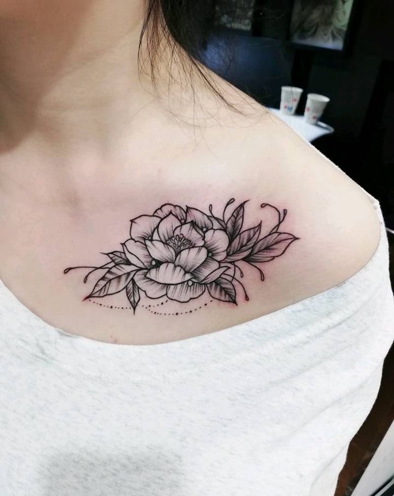 素花纹身图片_胸部点刺纹身图案