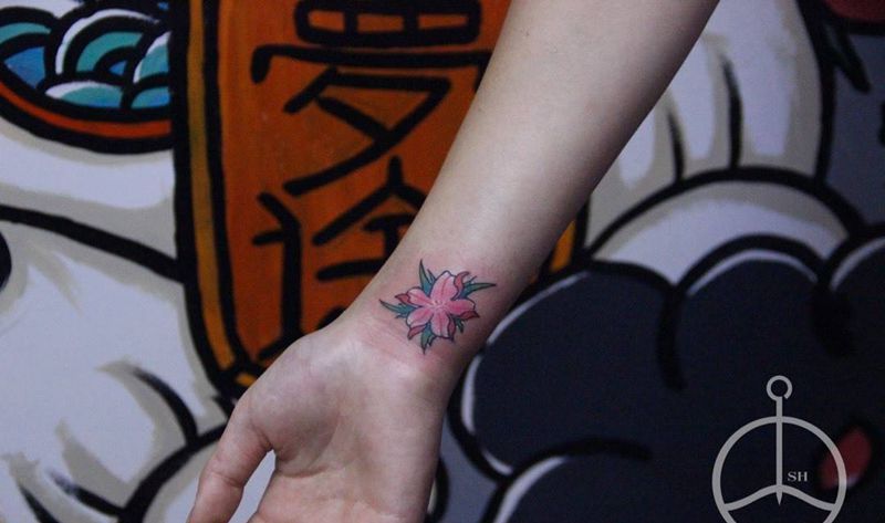 樱花纹身图片_手部成品植物清新传统纹身图案