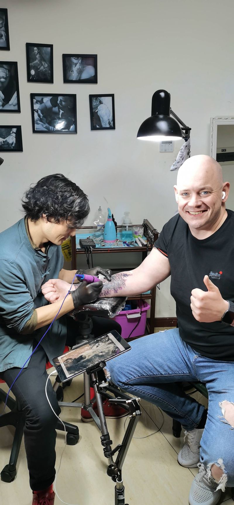 森林狼纹身图片_手臂欧美写实狼头，树林纹身图案