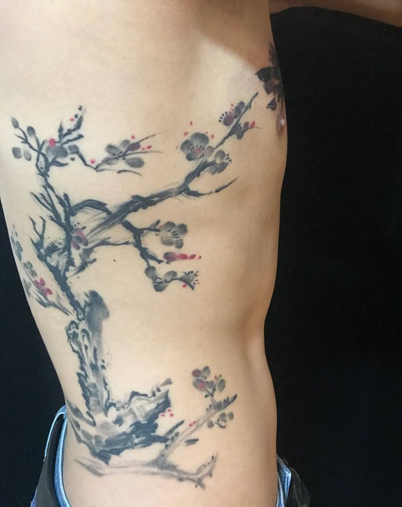 水墨梅花纹身图片