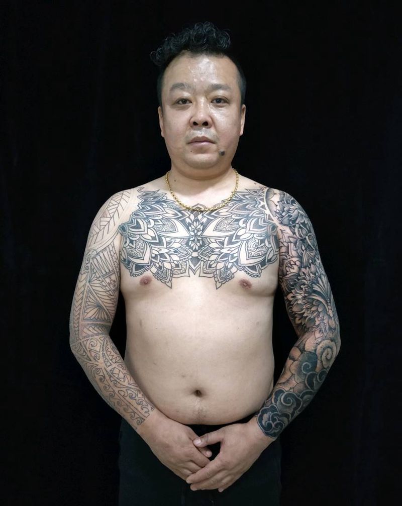 图腾繁花纹身图片