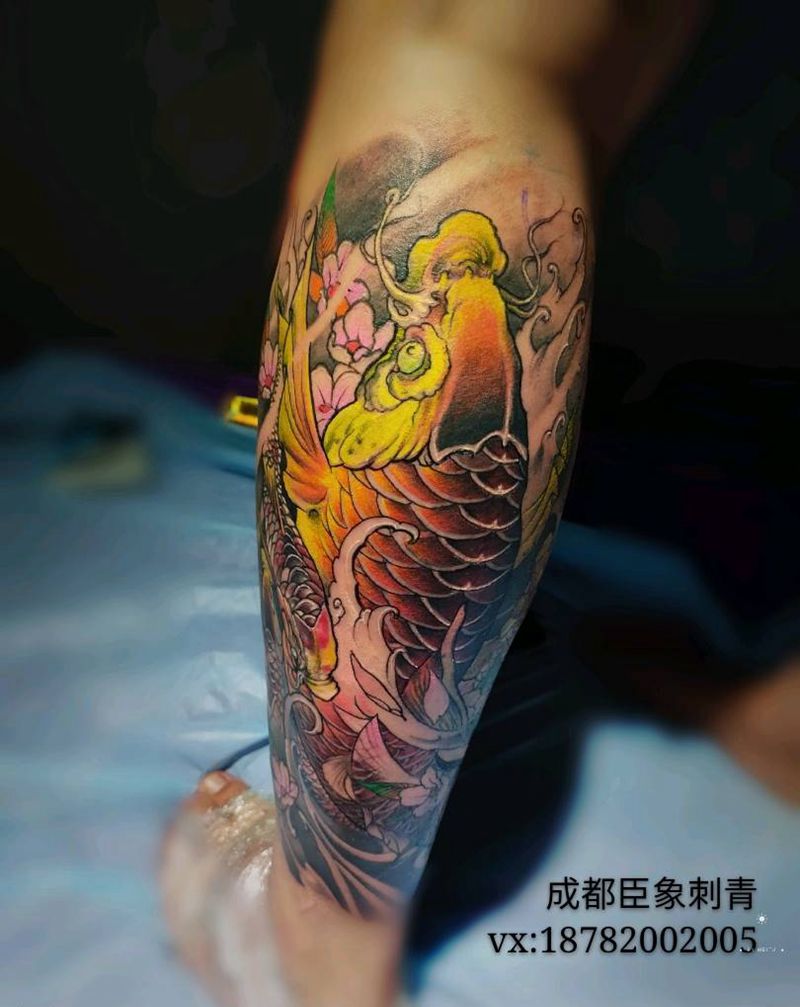 锦鲤纹身图片_腿部新传统锦鲤，鱼纹身图案