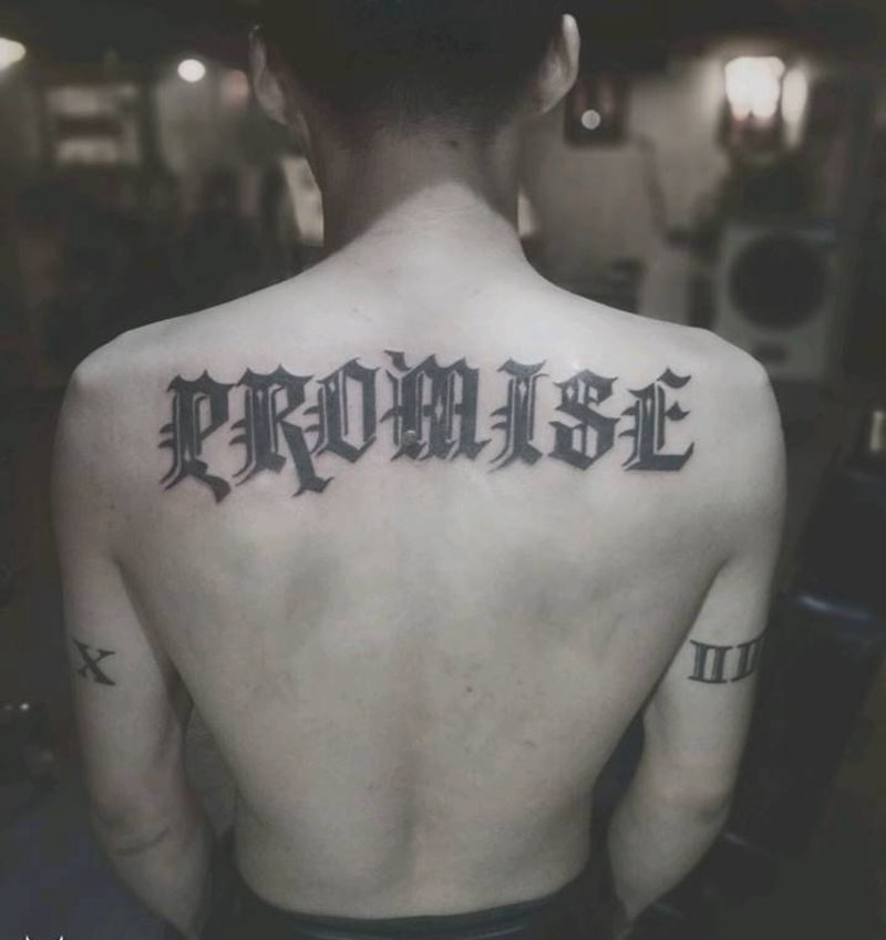 哥特体纹身图片_胸部腰部背部欧美贴纸几何字符原创成品纹身图案