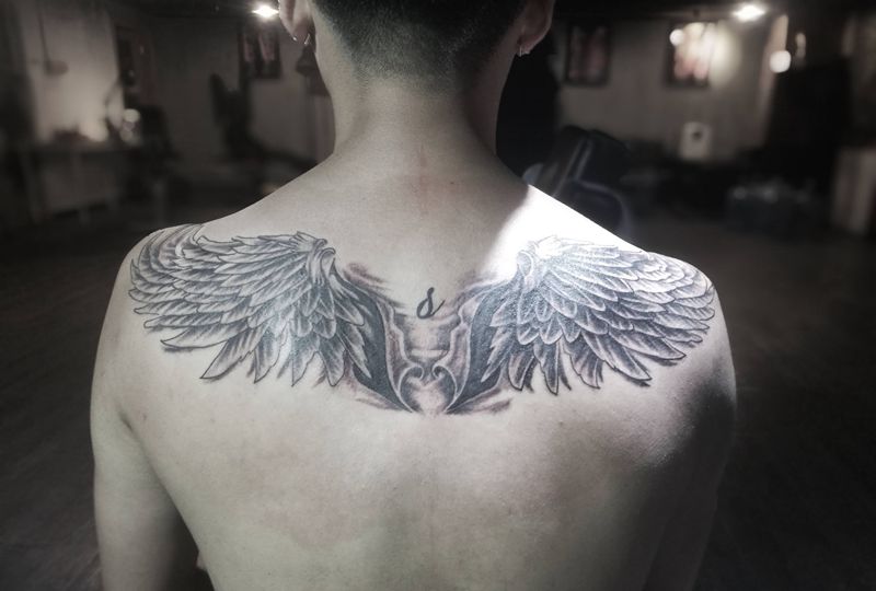 翅膀纹身图片_背部欧美成品纹身图案