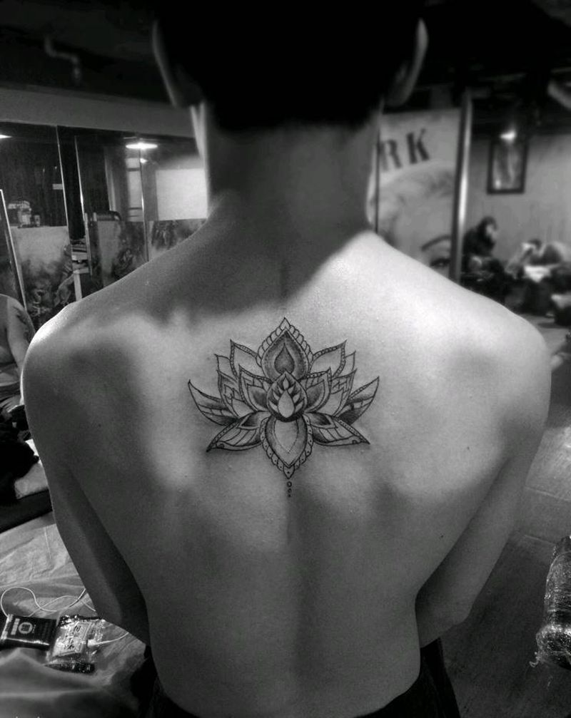 莲花纹身图片_背部传统植物成品纹身图案