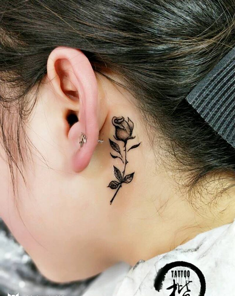耳后玫瑰纹身图片